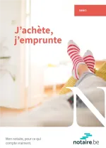 Une personne se détend dans son fauteuil. Une personne se détend dans son fauteuil.