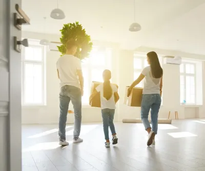 Une famille, cartons à la main, emménage dans leur nouveau logement. Une famille, cartons à la main, emménage dans leur nouveau logement.