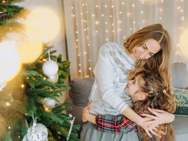 Quel cadeau de Noël offrir à sa famille ? Pourquoi ne pas envisager une donation chez un notaire ?